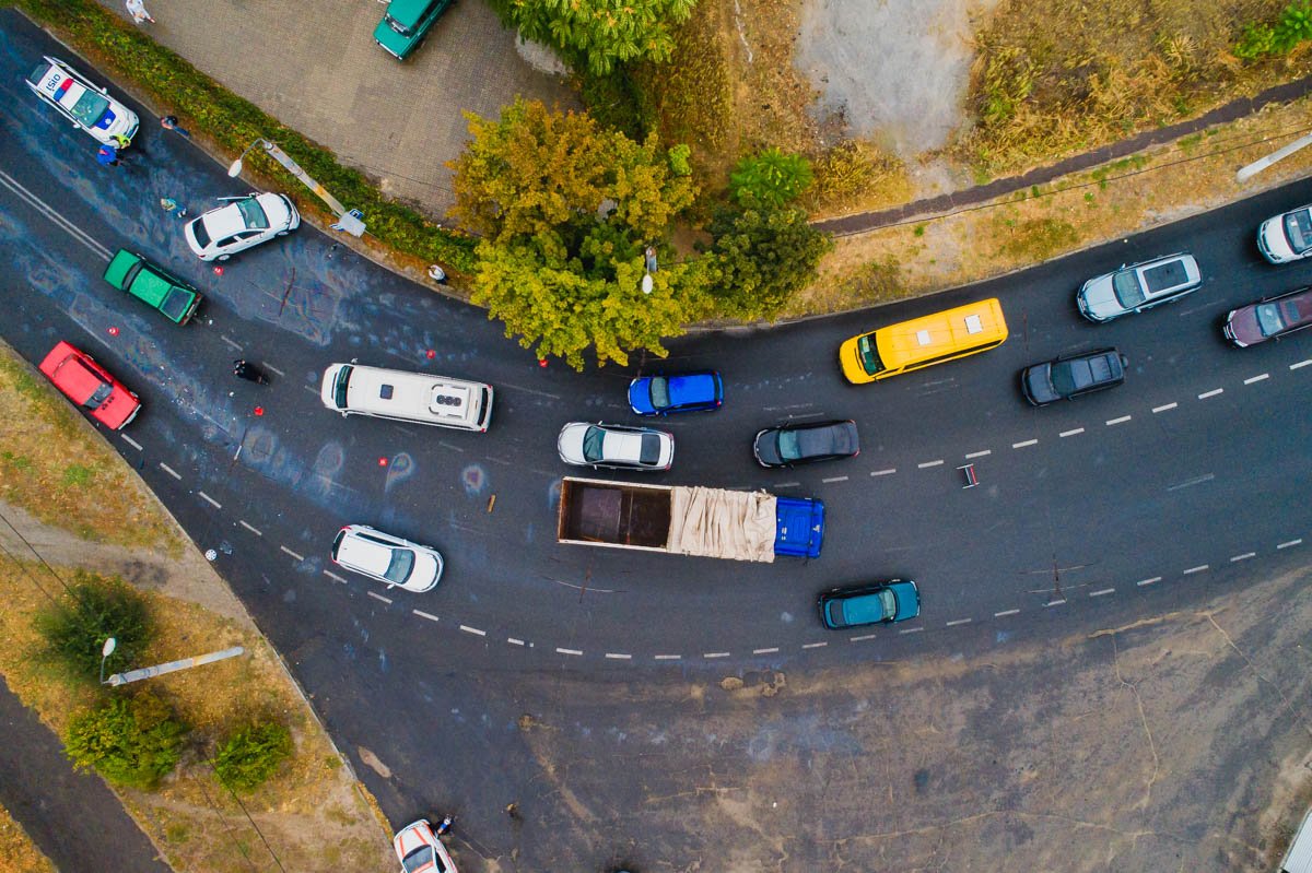 По состоянию на 10:30 автомобили с проезжей части не убраны