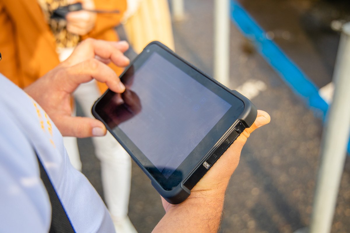 Оплату проверяют с помощью планшетов Оплату проверяют с помощью планшетов