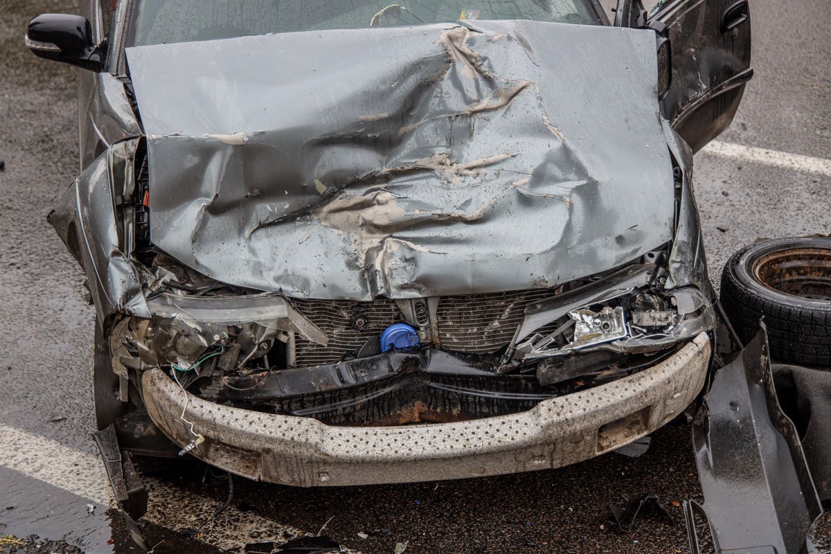 Предварительно, Opel занесло на повороте, из-за чего он вылетел на встречку, где врезался в Daewoo Предварительно, Opel занесло на повороте, из-за чего он вылетел на встречку, где врезался в Daewoo