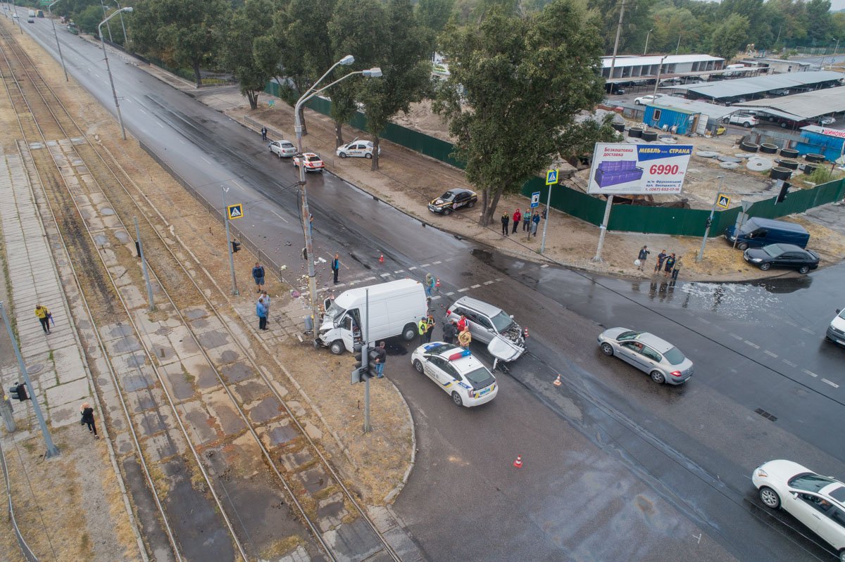 Авария произошла на перекрестке Донецкого шоссе с улице Высоцкого