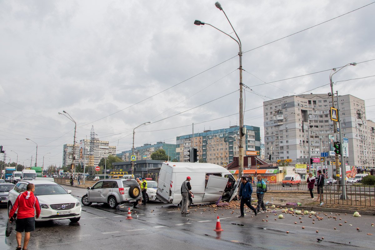 Столкнулись Mercedes Sprinter и Suzuki