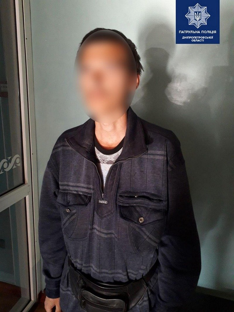 В Днепре на Тополе мужчина обворовывал детские коляски 1