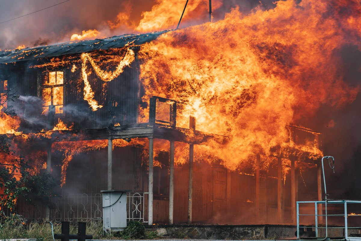 Дым несло по всему городу Дым несло по всему городу