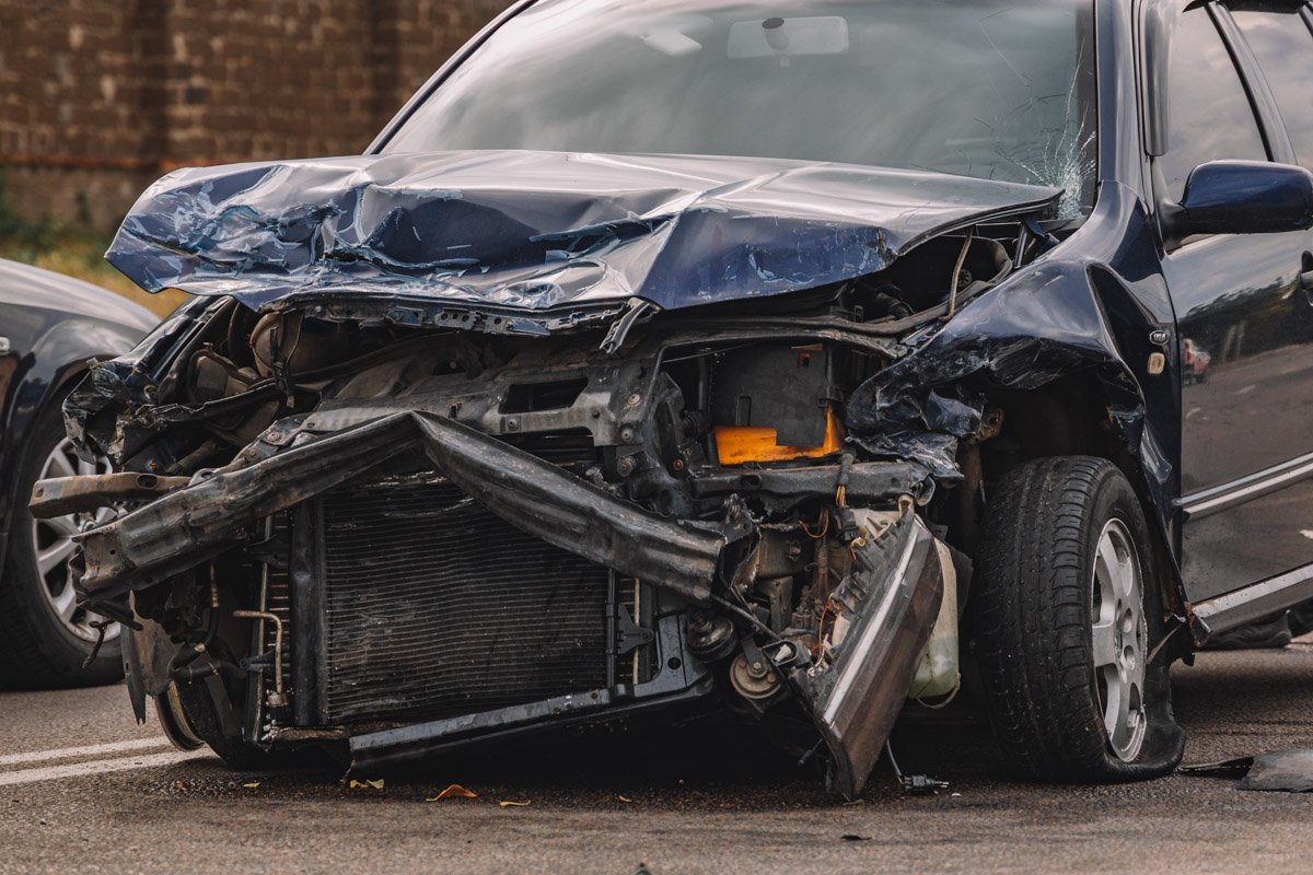 По той же дороге сегодня ехала Mazda, которая влетела в занос и ударилась в Skoda По той же дороге сегодня ехала Mazda, которая влетела в занос и ударилась в Skoda