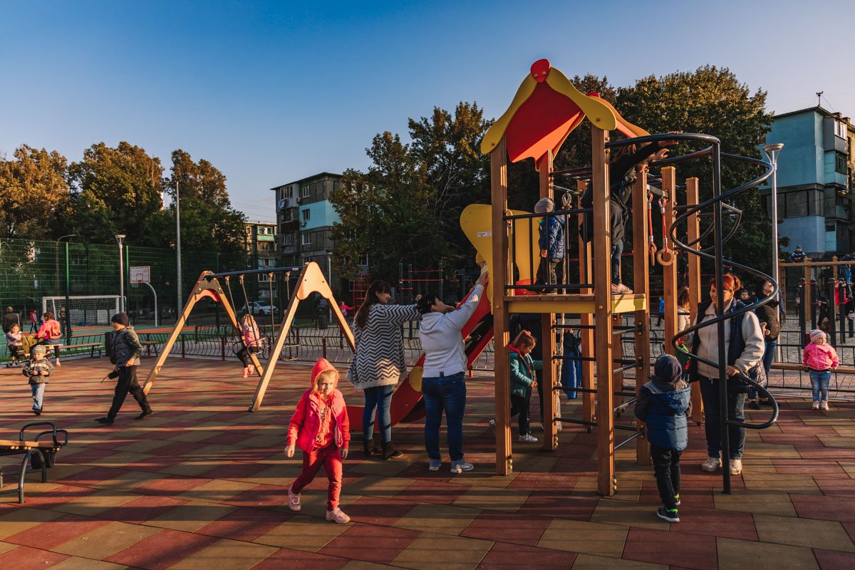 Дети в восторге от площадки 