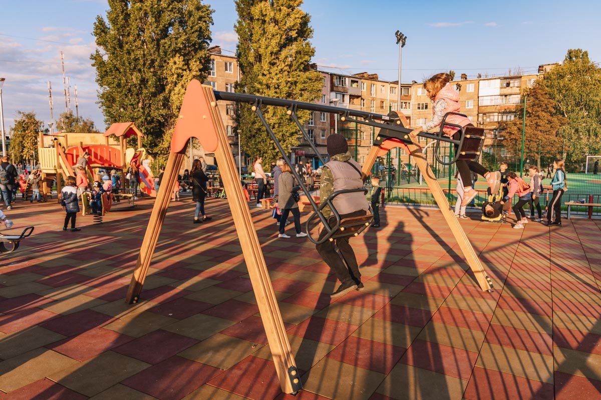 Малыши уже облюбовали новый сквер