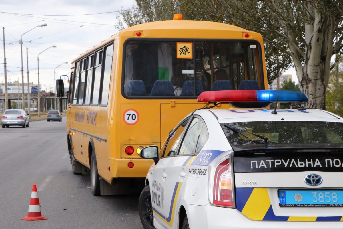 Школьный автобус сбил мужчину Школьный автобус сбил мужчину