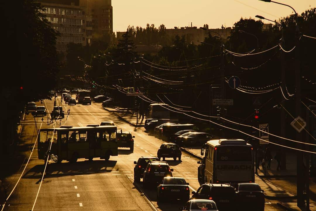 В этом городе душно так, что хочется не дышать, не смотреть на людей, не двигаться без причины. Фото: endryu.creator В этом городе душно так, что хочется не дышать, не смотреть на людей, не двигаться без причины. Фото: endryu.creator
