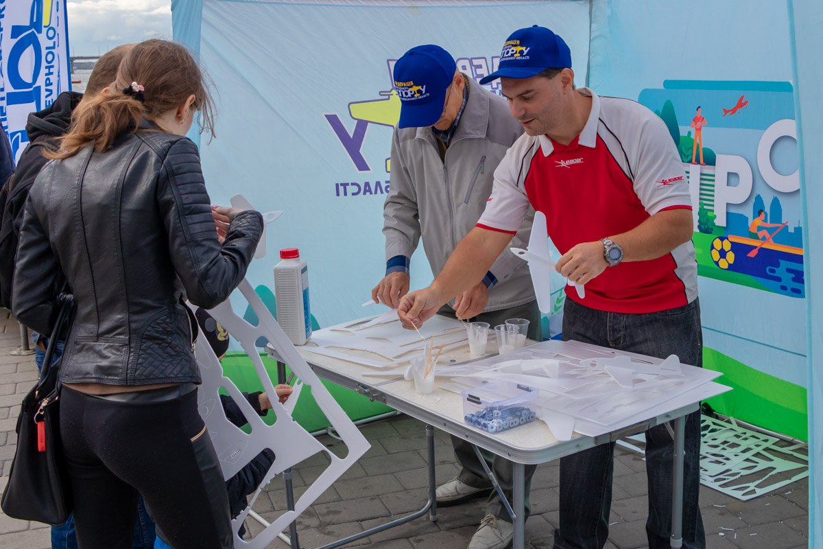 Можно сделать самолетик на память