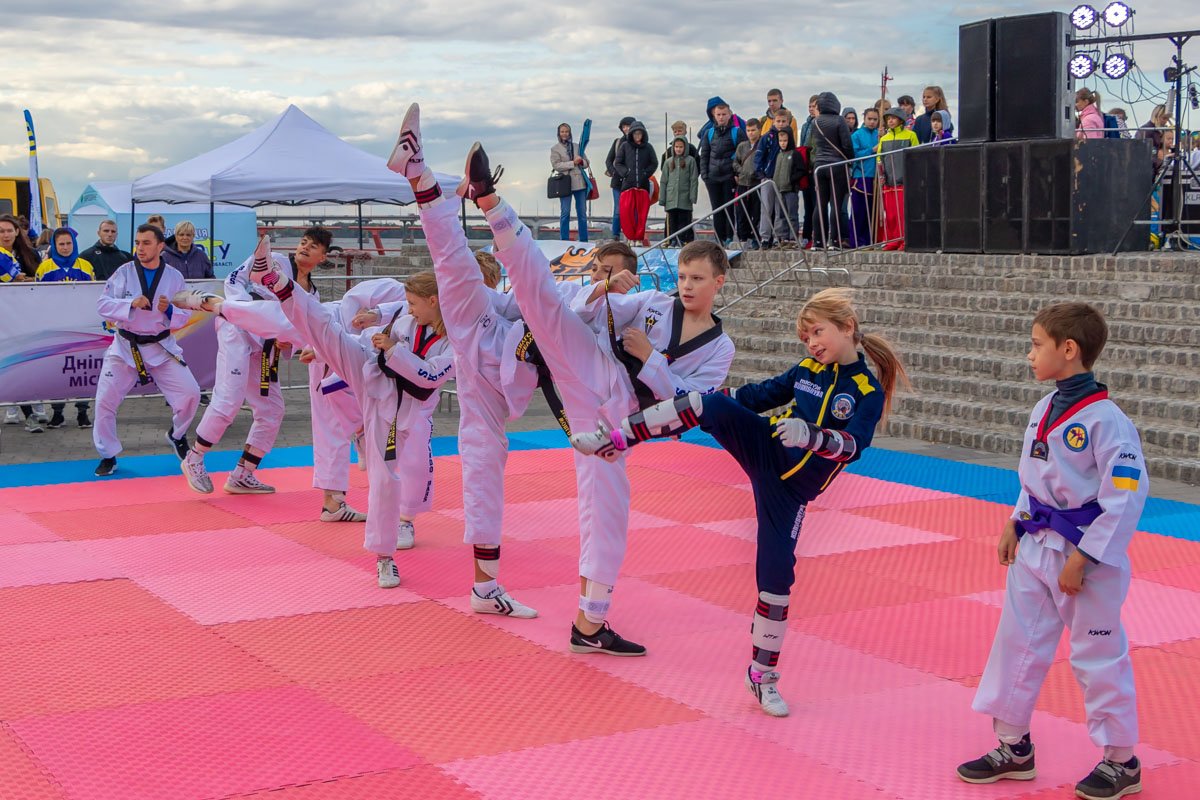 Карате-пацаны и карате-девчонка