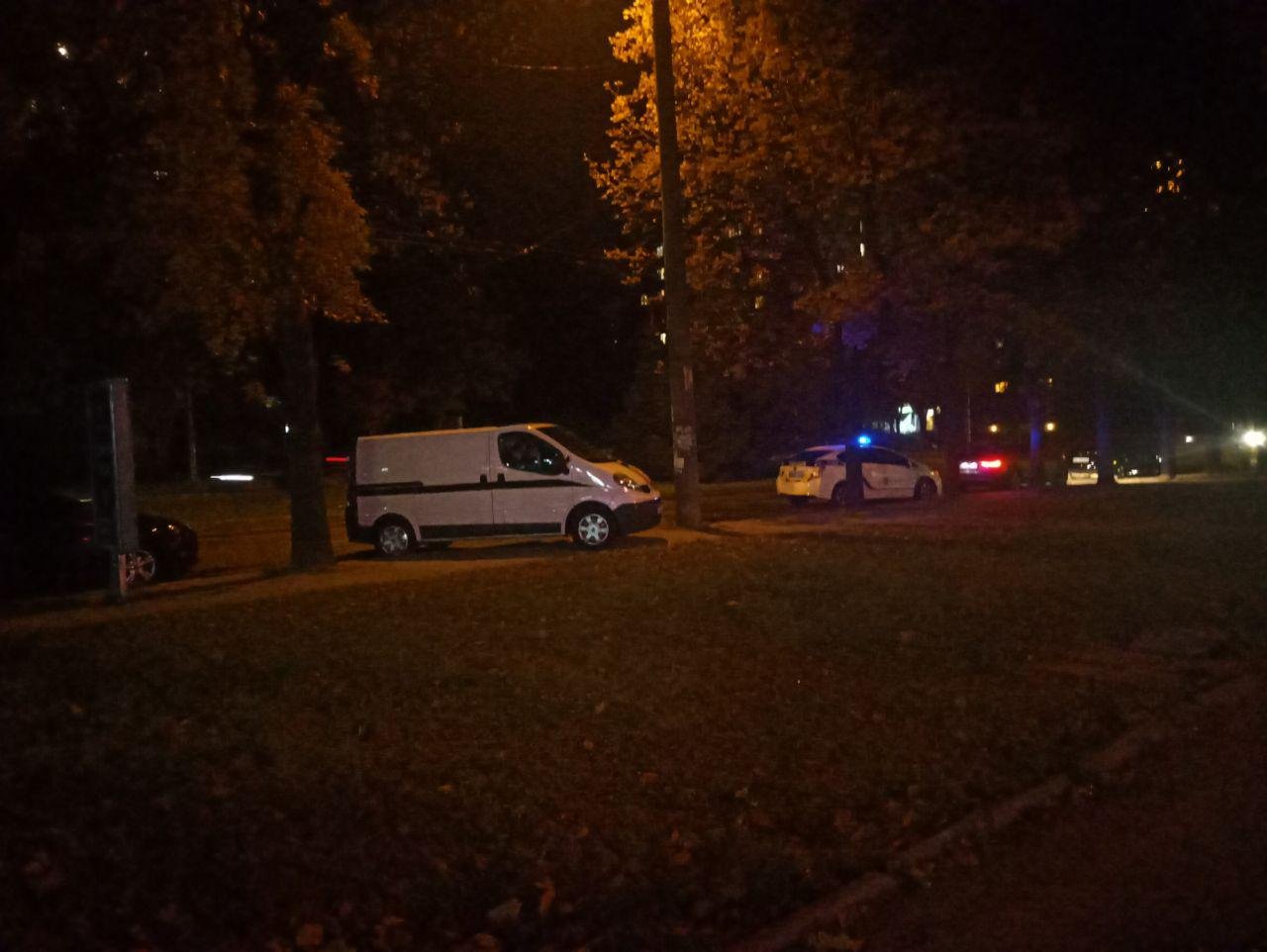 На место вызвали судебно-медицинских экспертов и следственно-оперативную группу На место вызвали судебно-медицинских экспертов и следственно-оперативную группу