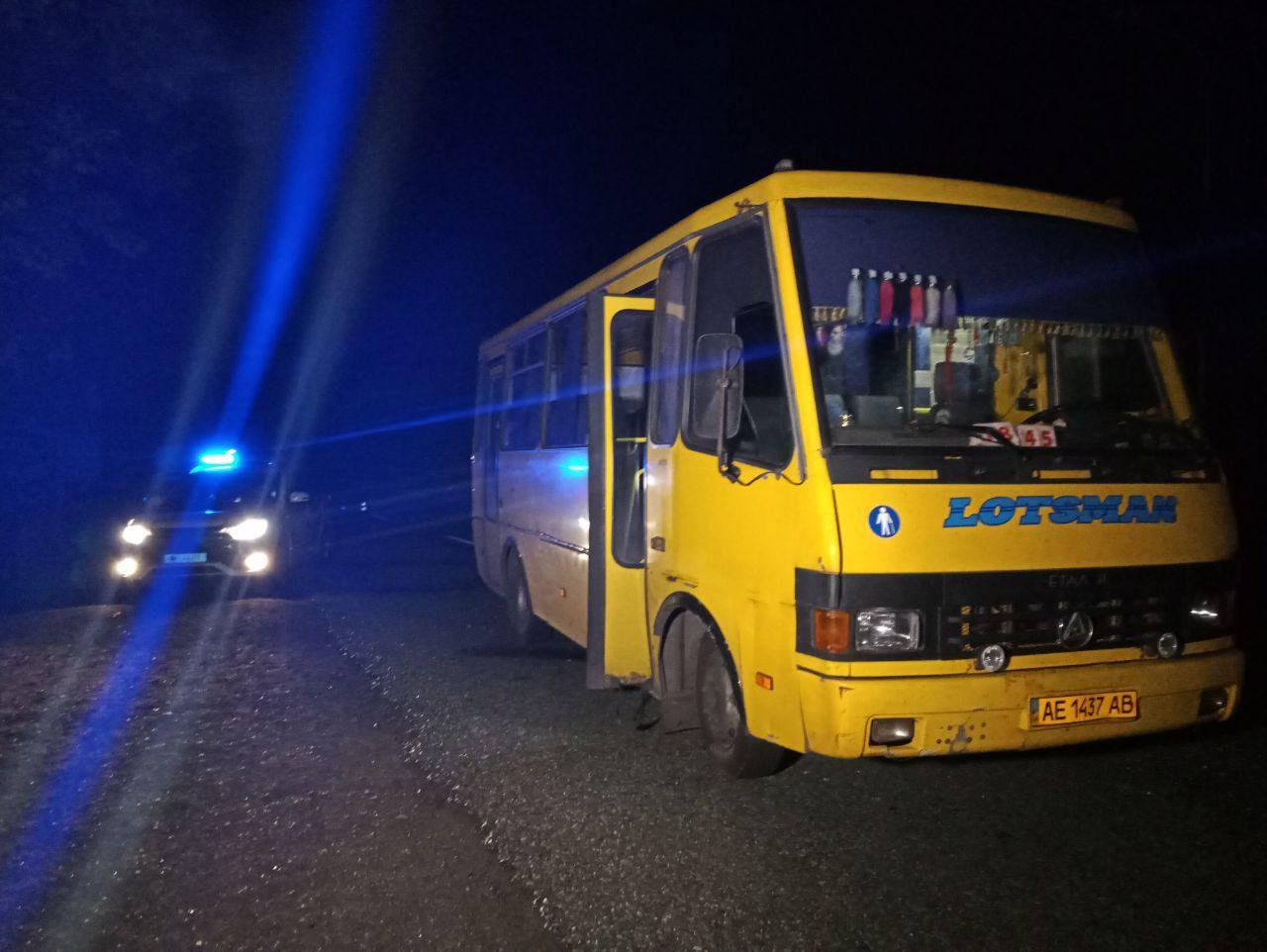 Автобус стоял на дороге из-за поломки