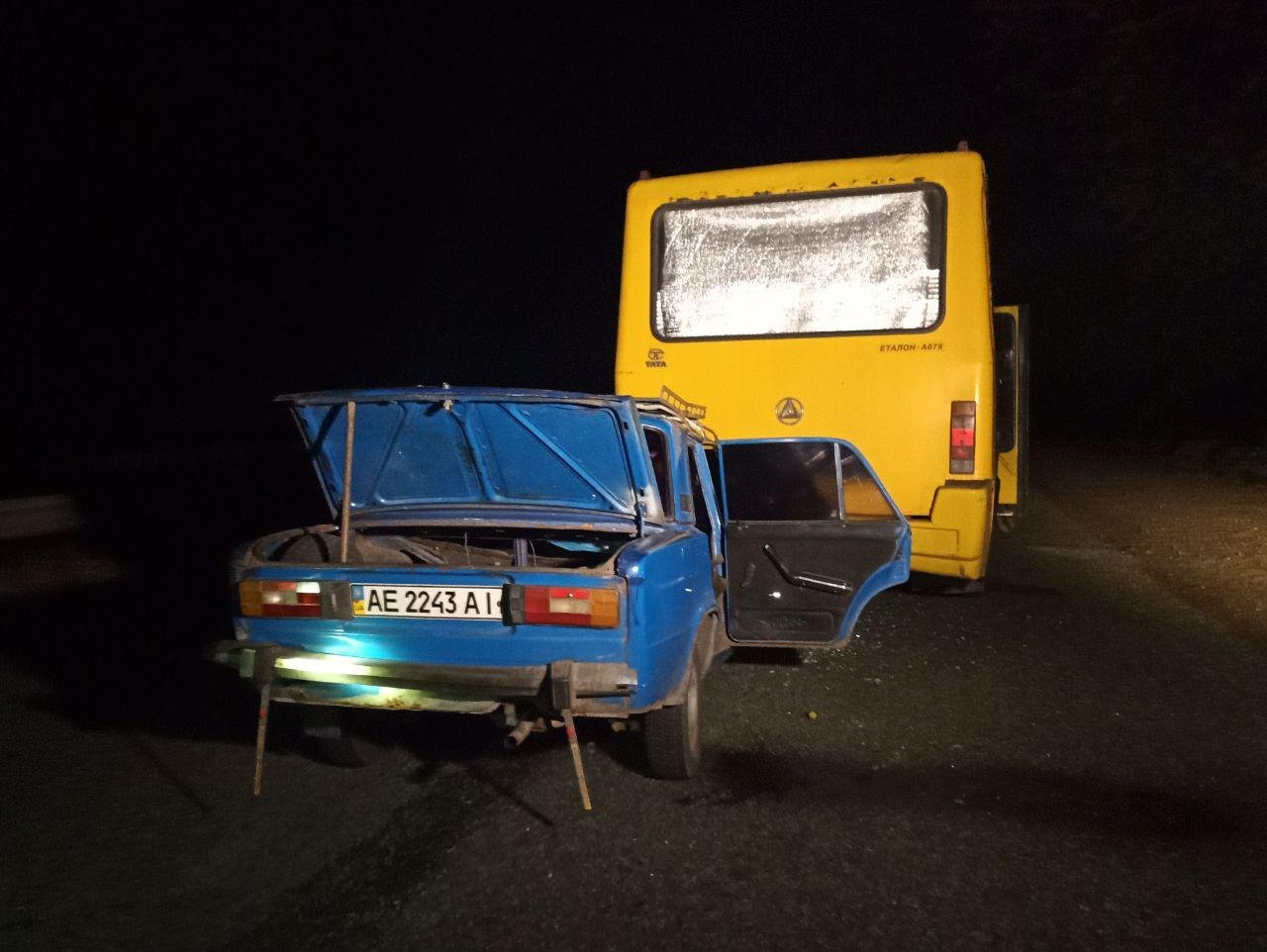 Водитель ВАЗ мог не увидеть автобус из-за отсутствия освещения 