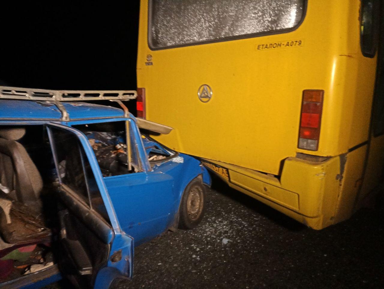 Водителя легкового авто госпитализировали 