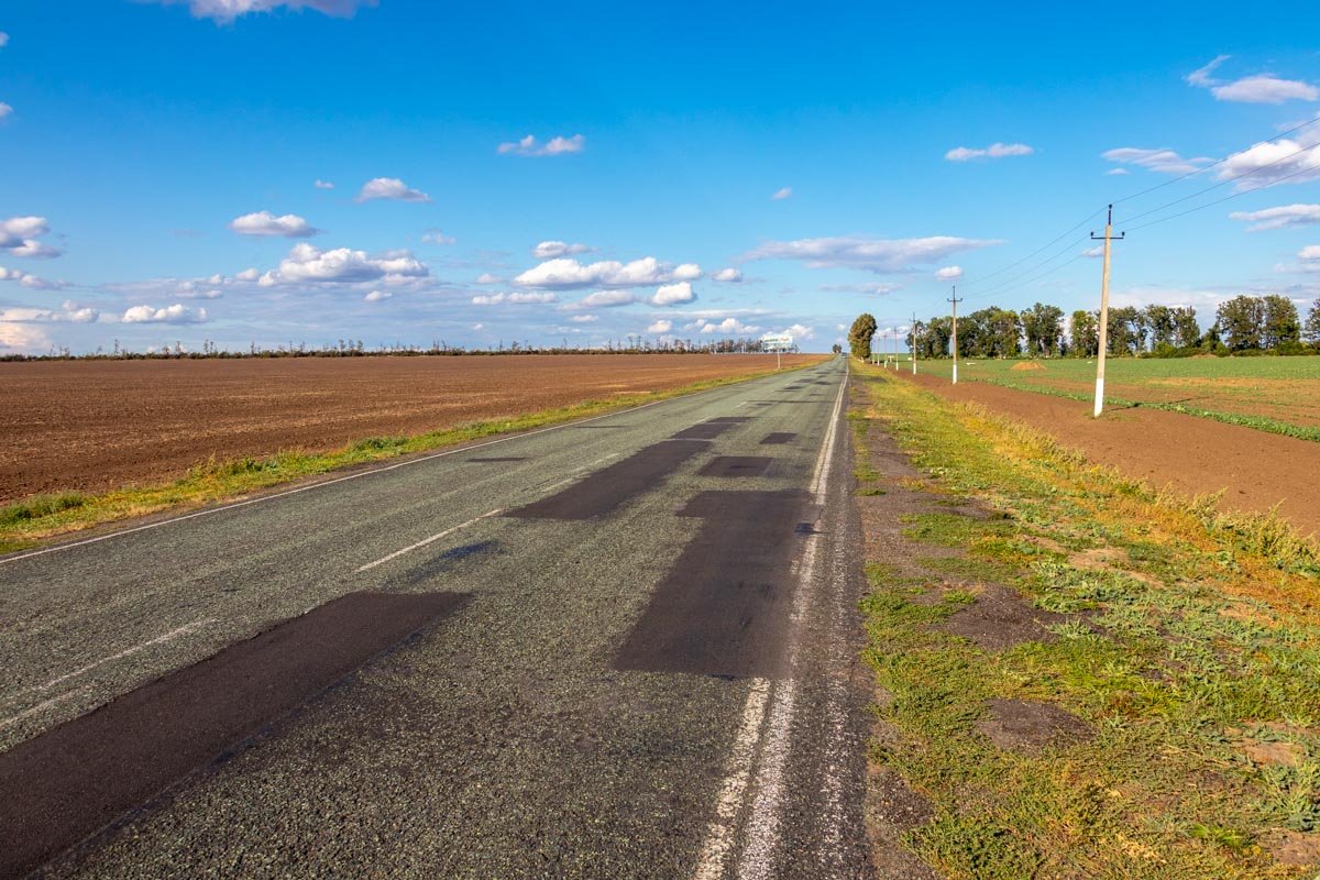 Местами дорогу подлатали 
