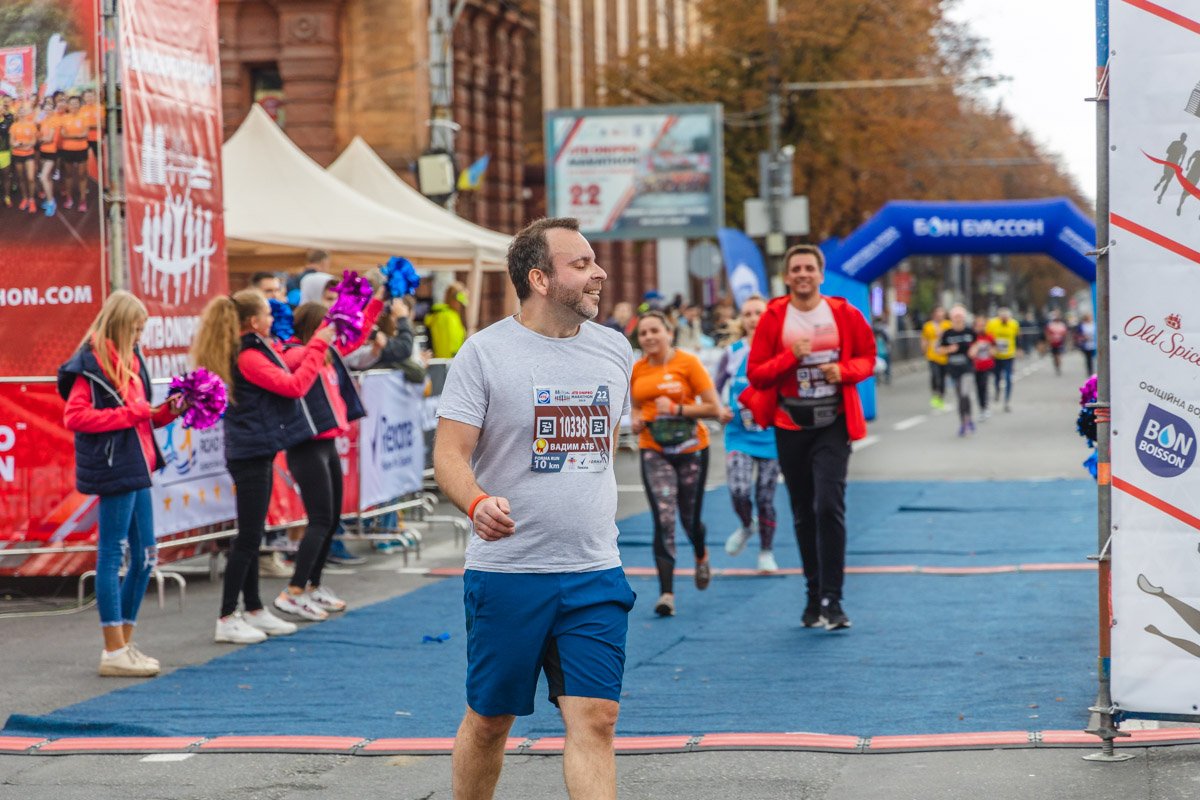 Я такой бегу, а волосы такие назад