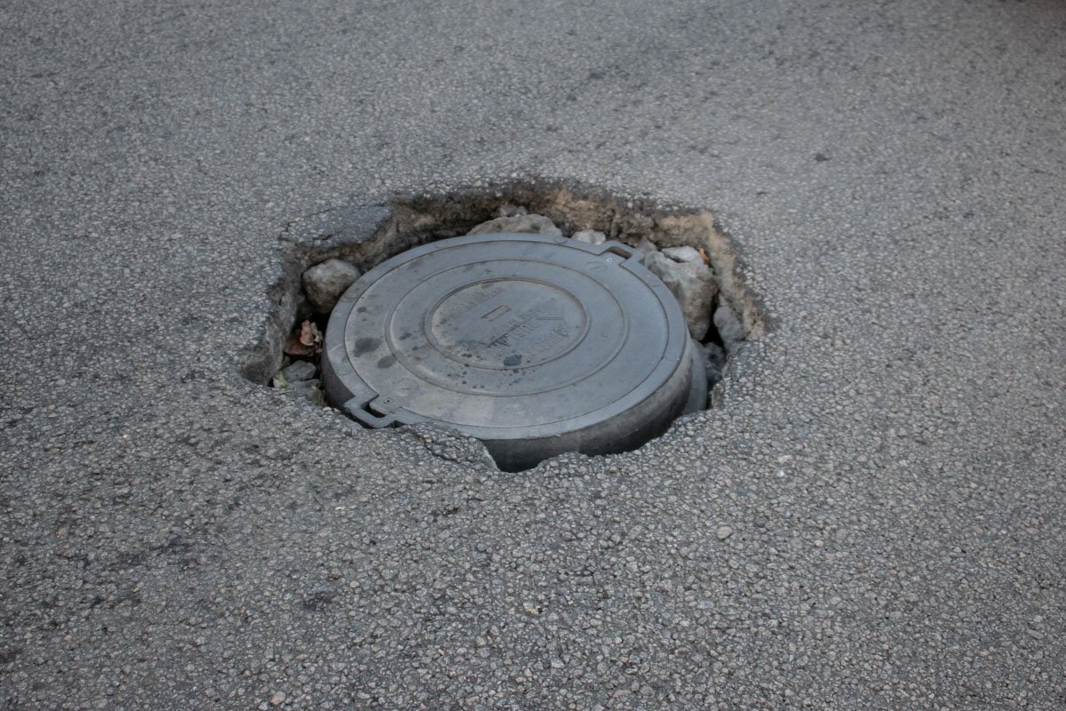 Люк ставили по новой технологии Люк ставили по новой технологии