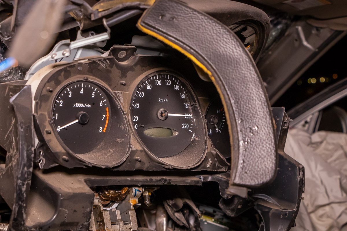 Стрелка спидометра остановилась на 200 км/ч