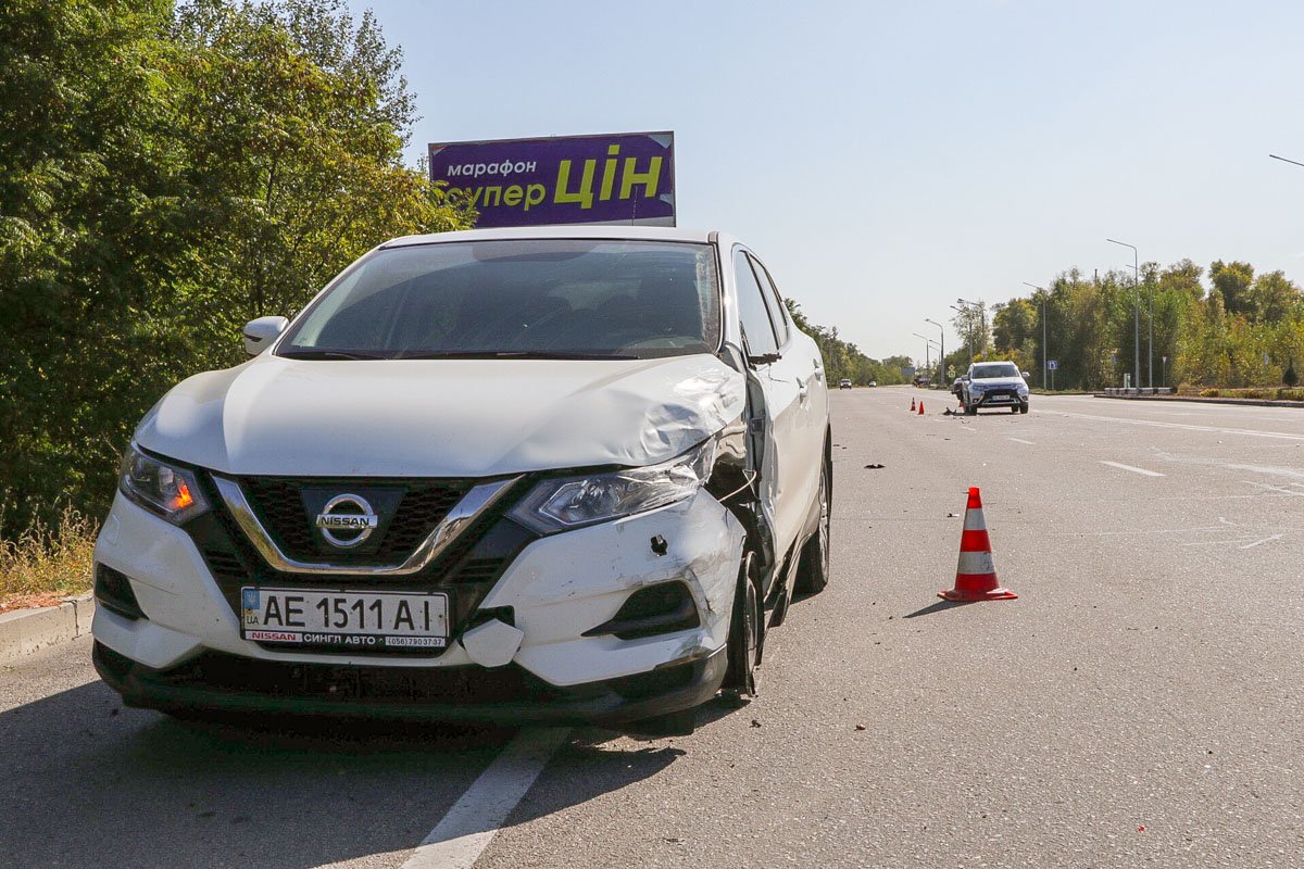На Полтавском шоссе столкнулись Nissan и Mitsubishi