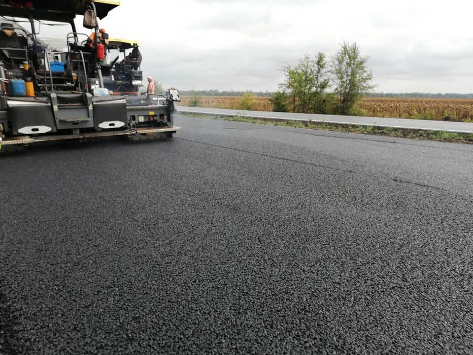 Ранее эта дорога состояла из выбоин и ухабов 