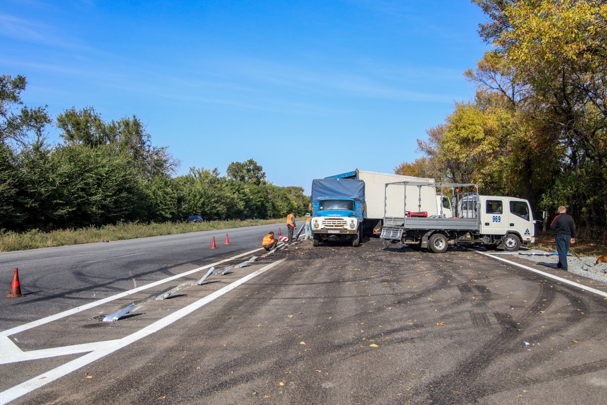 Движение транспорта не затруднено в обоих направлениях: Движение транспорта не затруднено в обоих направлениях: