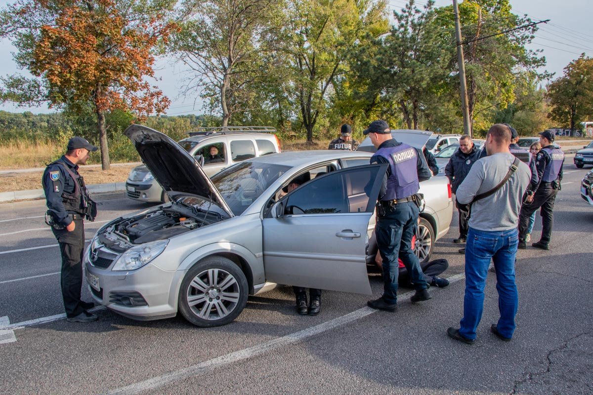 Предварительно, серый Opel убегал от патрульных от проспекта Гагарина Предварительно, серый Opel убегал от патрульных от проспекта Гагарина
