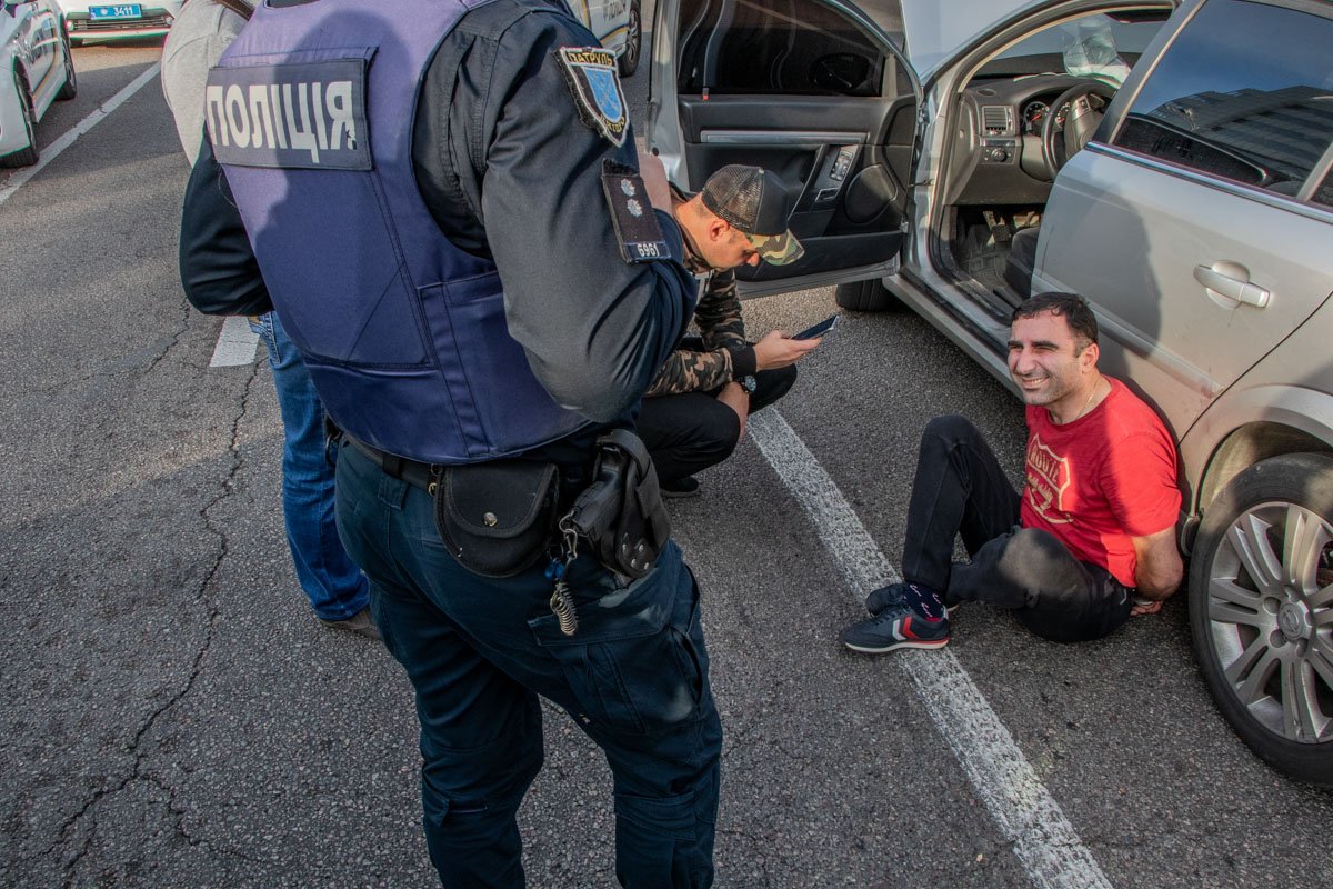 Злоумышленников задержали сотрудники розыска вместе с патрульными Злоумышленников задержали сотрудники розыска вместе с патрульными