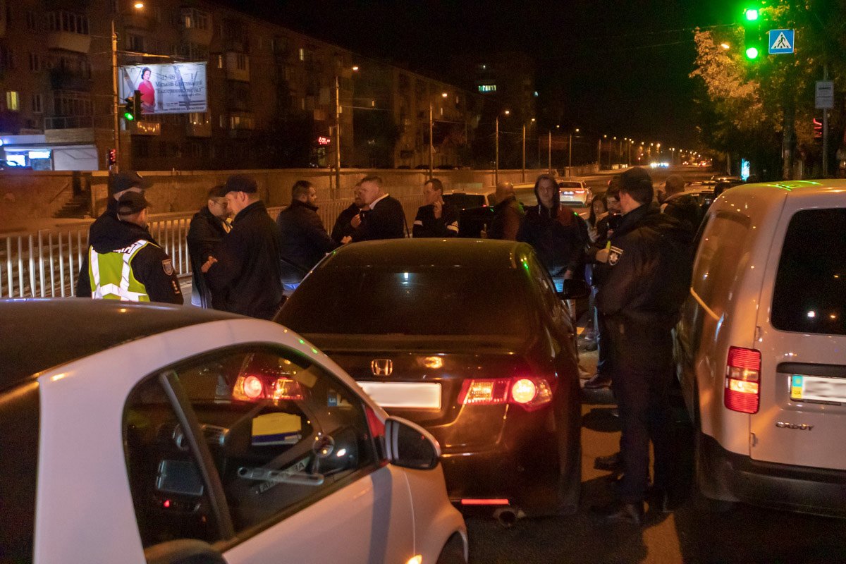 Неравнодушные очевидцы препятствуют движению