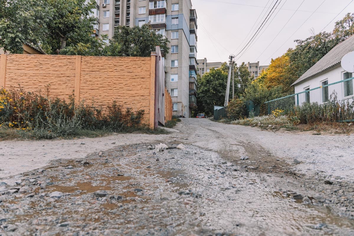 Люди жалуются на плохой напор воды Люди жалуются на плохой напор воды