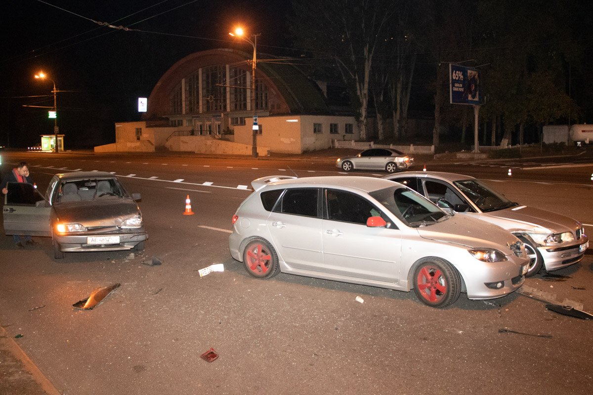 Движение транспорта в сторону центра осуществлялось по крайнему левому ряду Движение транспорта в сторону центра осуществлялось по крайнему левому ряду