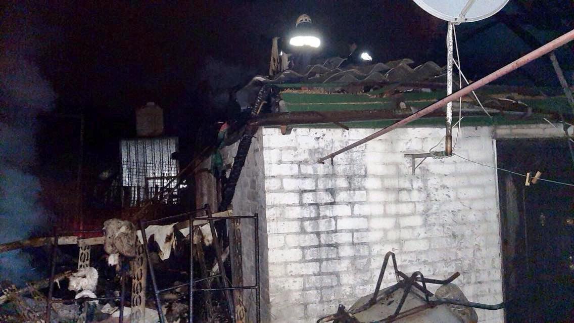 Ночью в Днепре был сильный пожар: огонь тушили больше 2 часов Ночью в Днепре был сильный пожар: огонь тушили больше 2 часов