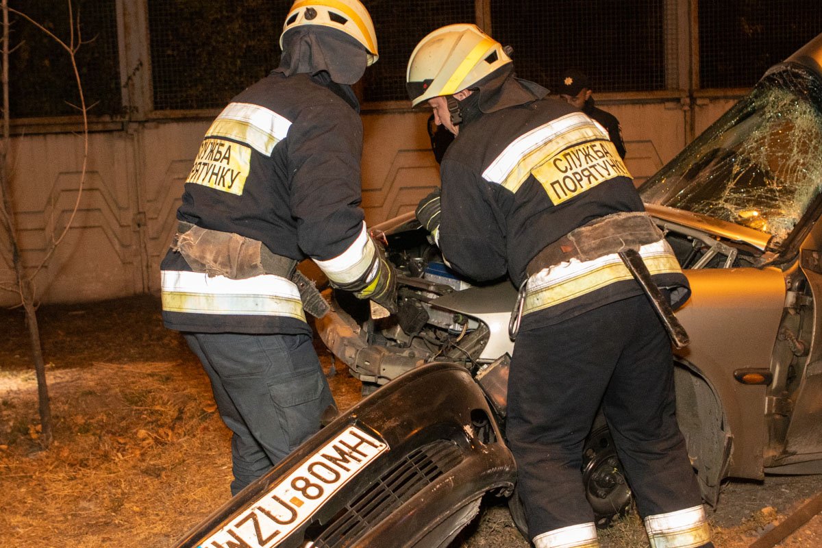 Машину буквально согнуло пополам Машину буквально согнуло пополам