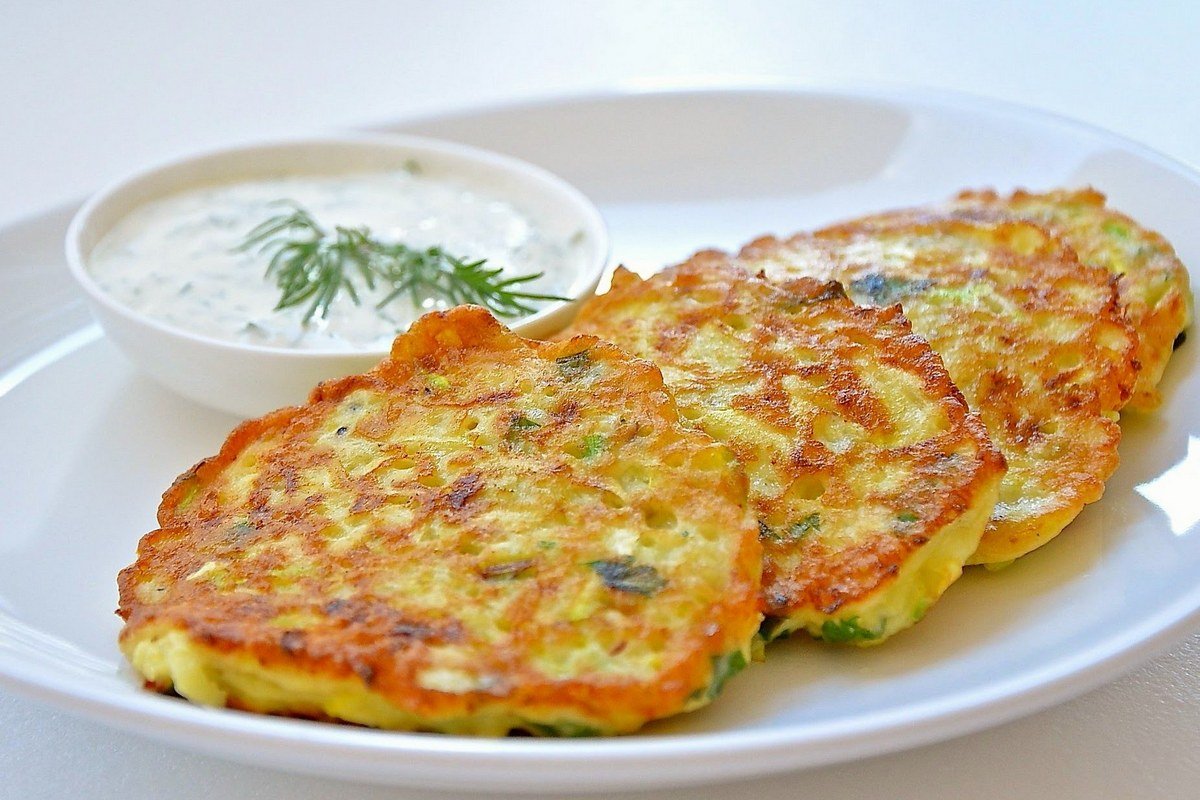 Простые и вкусные рецепты: как приготовить оладушки из тыквы и цукини 1