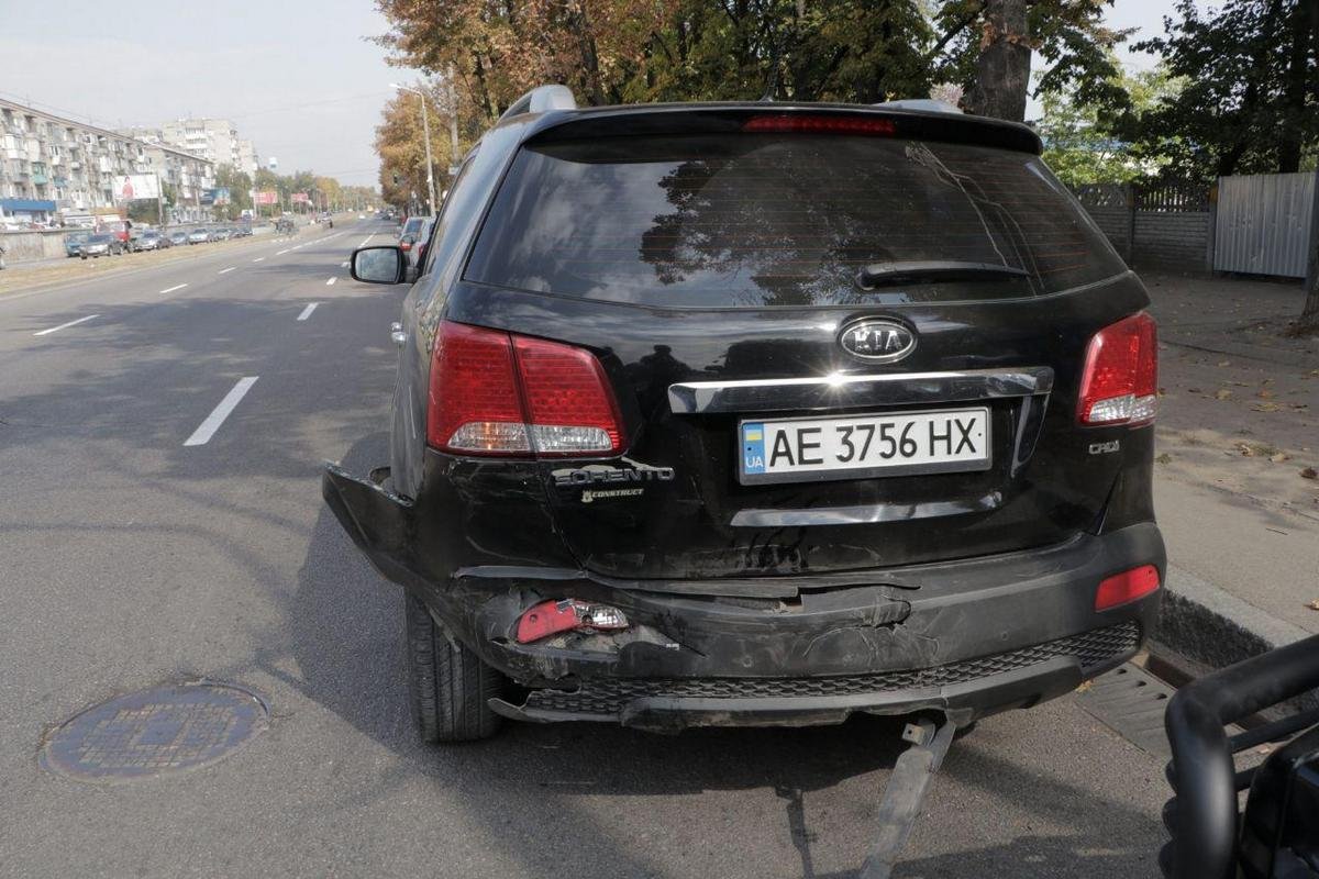 От удара иномарку вынесло на трамвайные пути, но автомобиль уже убрали с рельсов