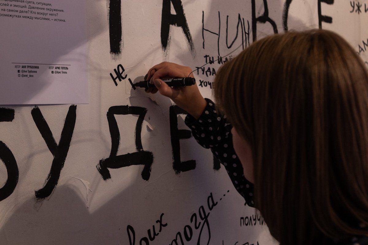 Там должно быть "не ной", но фотограф решил, что лучше "щелкнуть" сейчас Там должно быть "не ной", но фотограф решил, что лучше "щелкнуть" сейчас