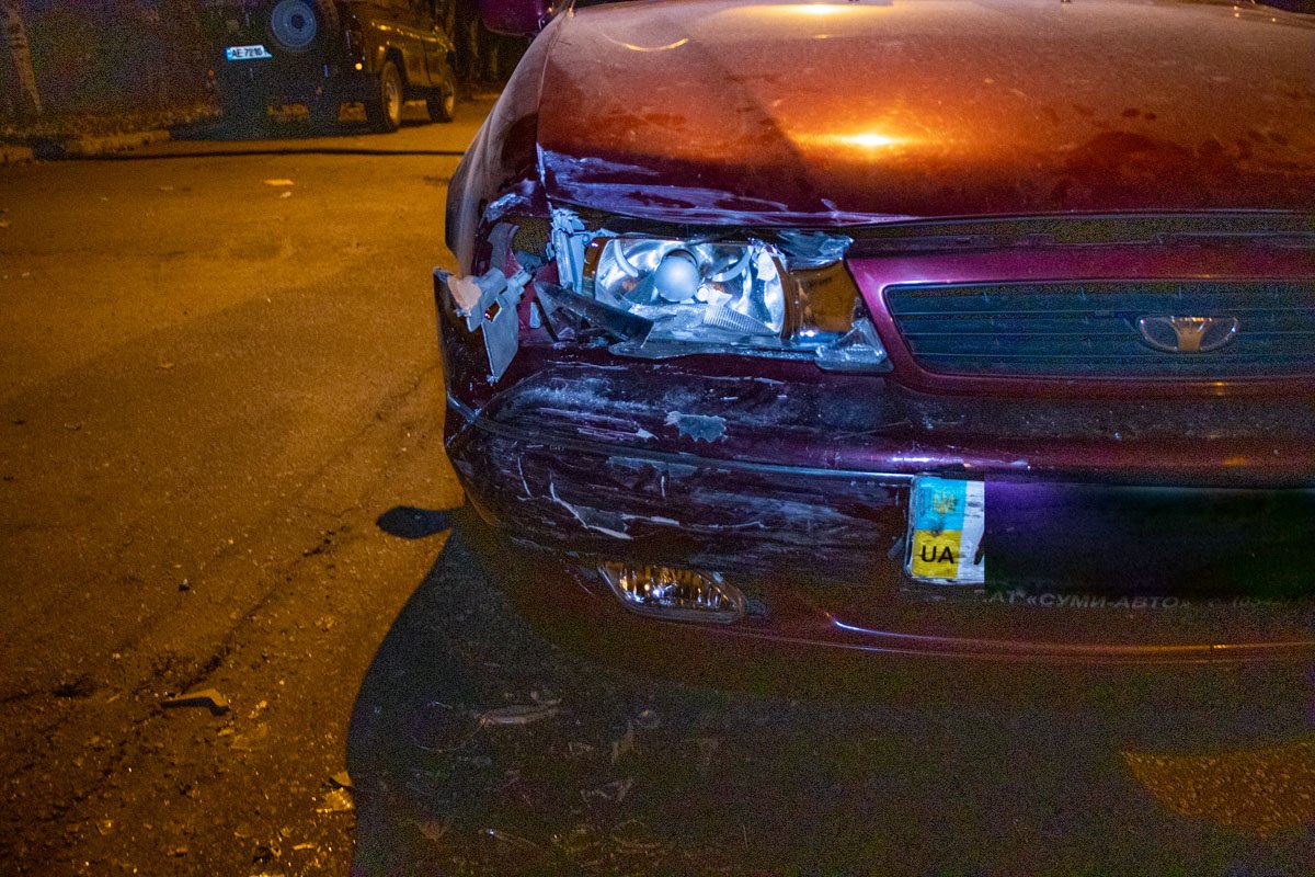 В аварии пострадала женщина, которая находилась в салоне легкового авто В аварии пострадала женщина, которая находилась в салоне легкового авто