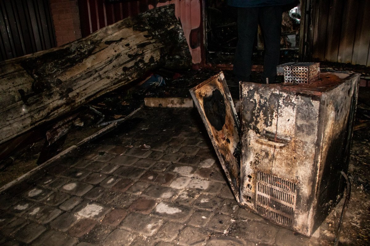 Пожар начался около 4:00