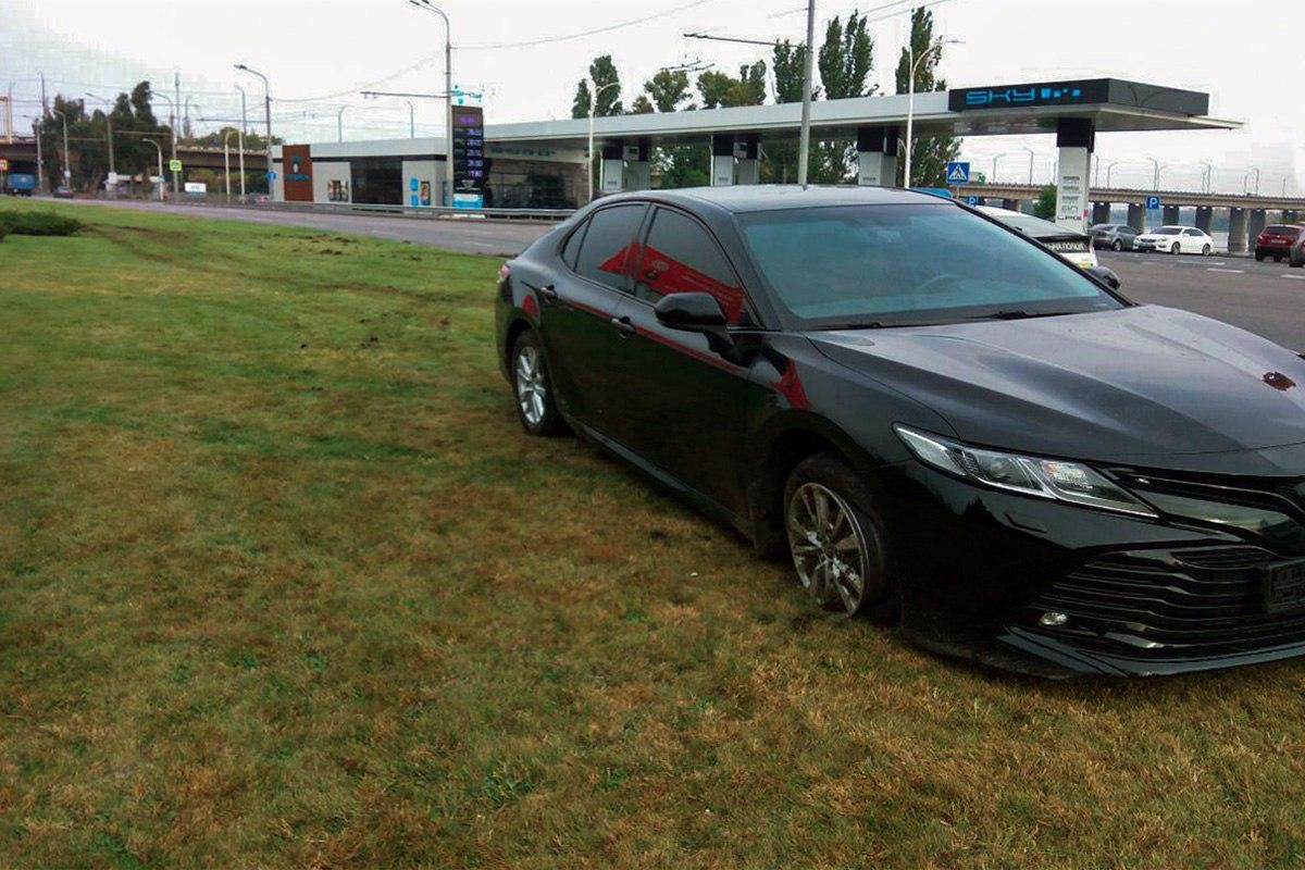 Инцидент произошел напротив SKY на Набережной Заводской 