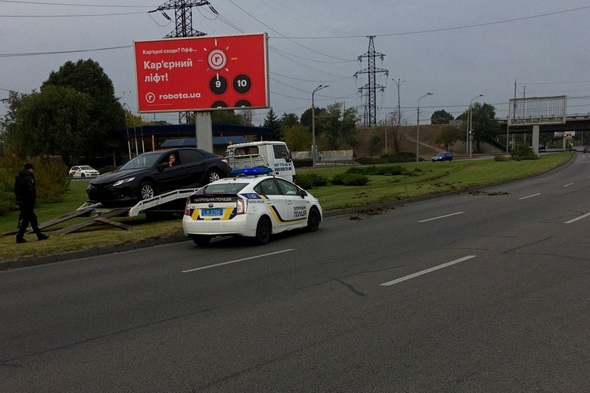 Машину увезла на ШП на эвакуаторе