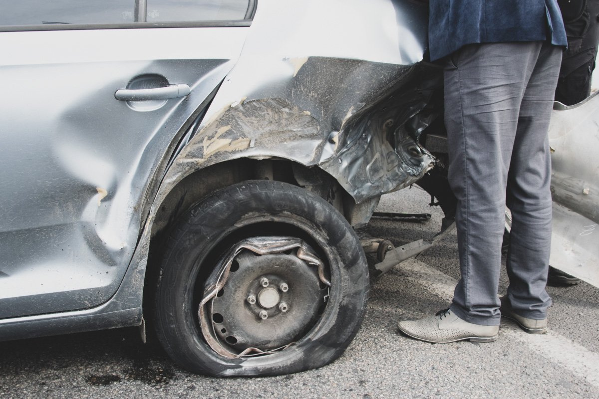 Столкнувшиеся автомобили получили значительные повреждения Столкнувшиеся автомобили получили значительные повреждения