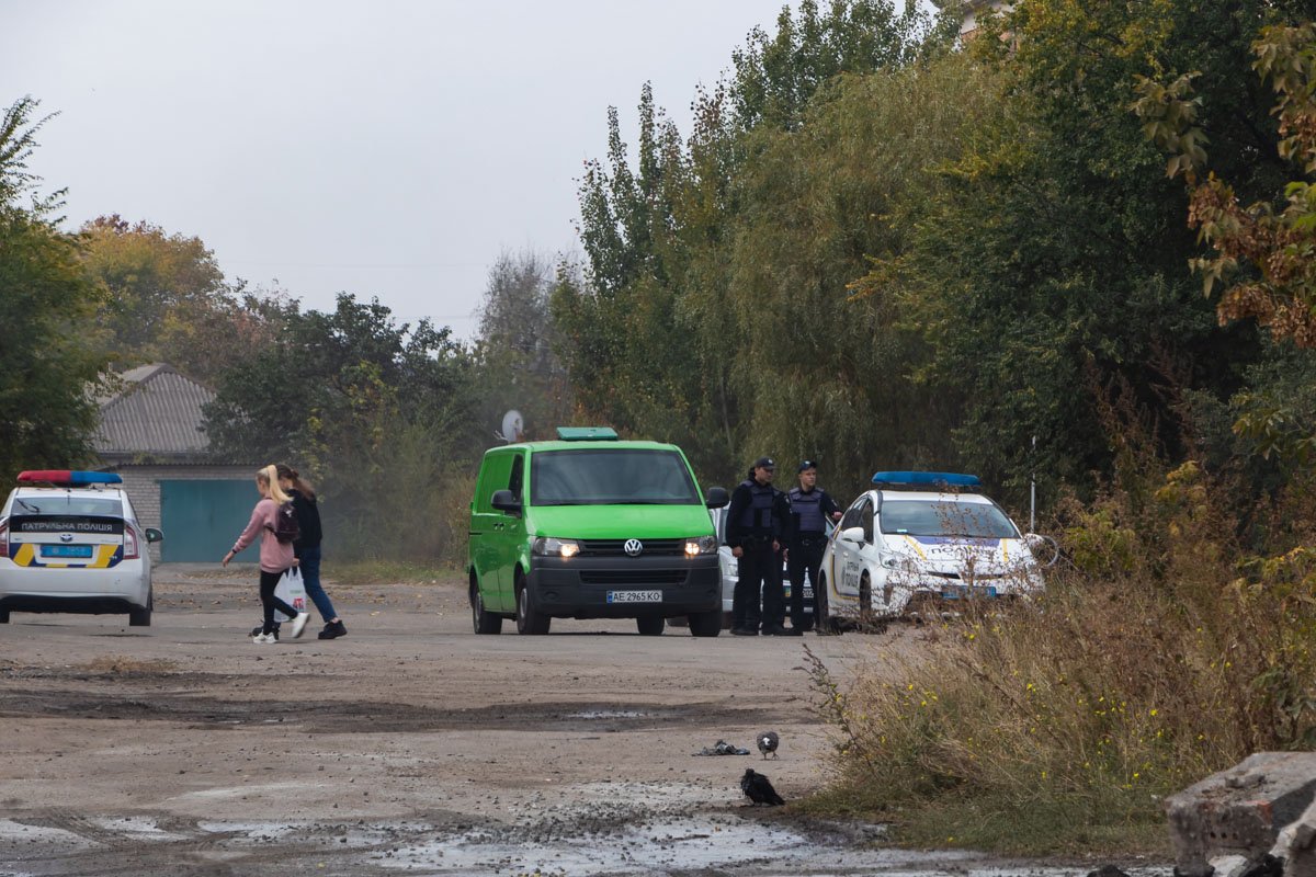 На место приезжали бойцы КОРДа, но их сила не понадобилась. Мужчина открыл сам На место приезжали бойцы КОРДа, но их сила не понадобилась. Мужчина открыл сам