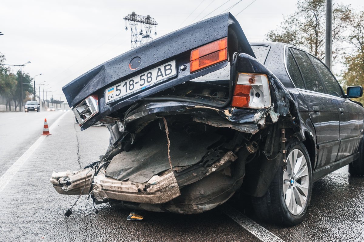 Водитель BMW от помощи медиков отказался