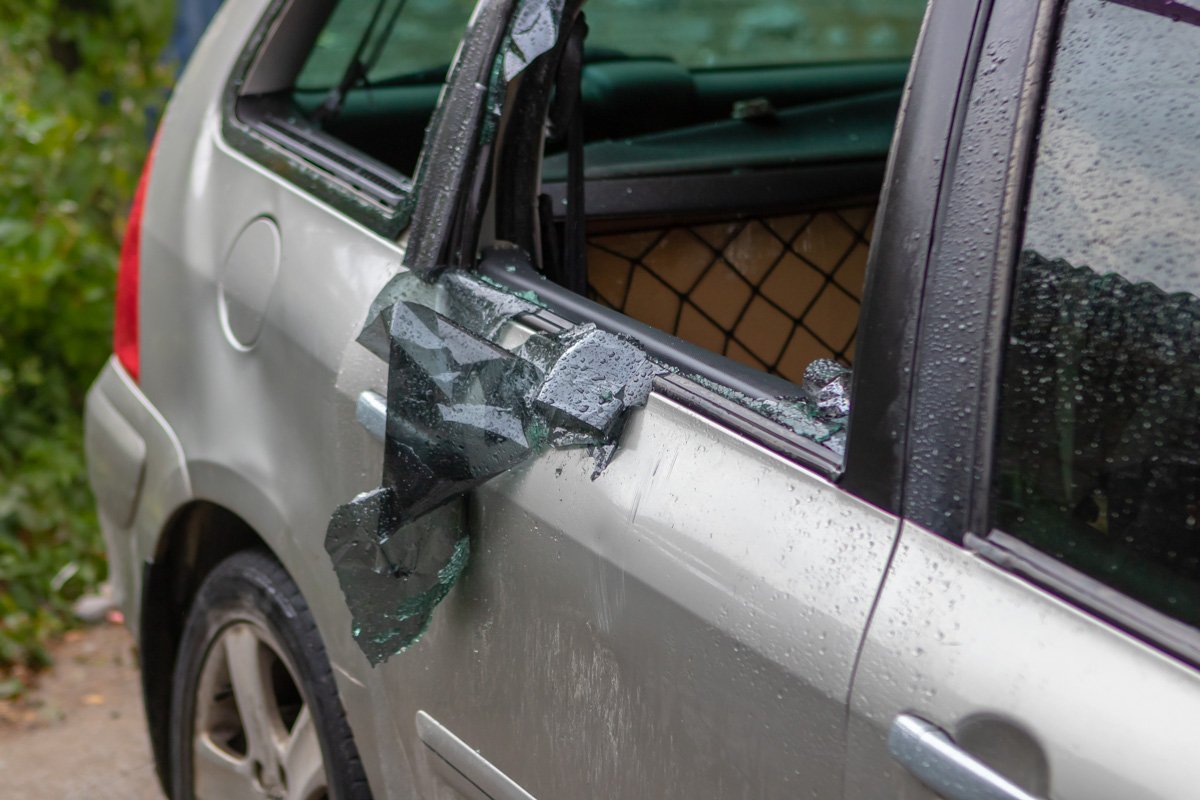 В момент происшествия в салоне автомобиля никого не было
