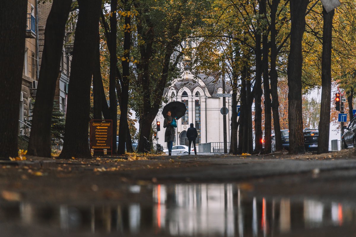 Жители города вооружились зонтиками