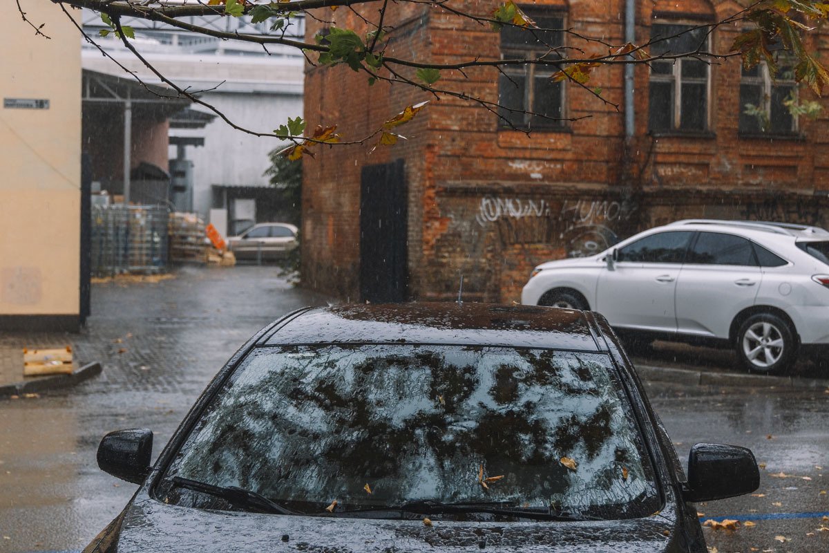 Заглушите машину, выключите радио и прислушайтесь