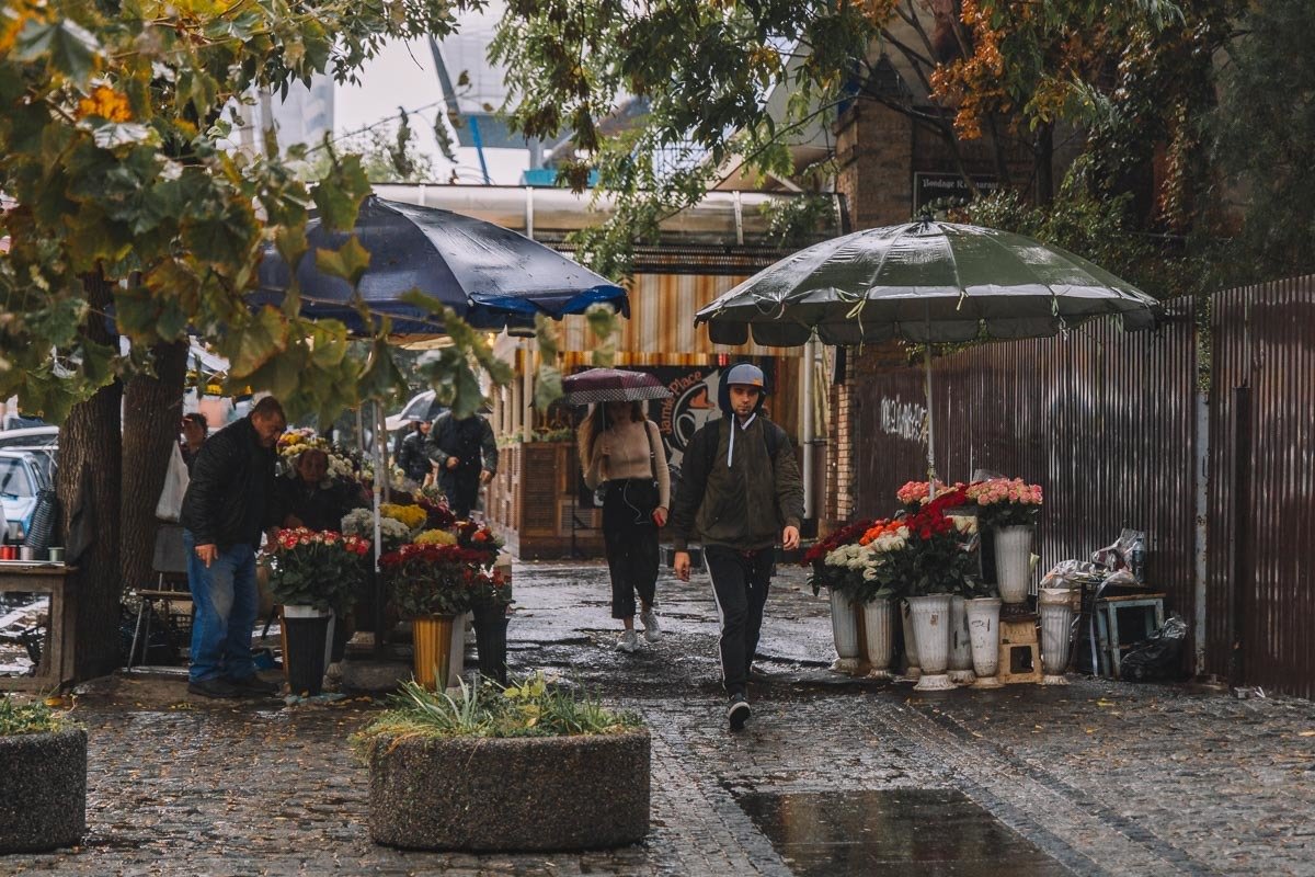 Кто-то прячется в капюшонах