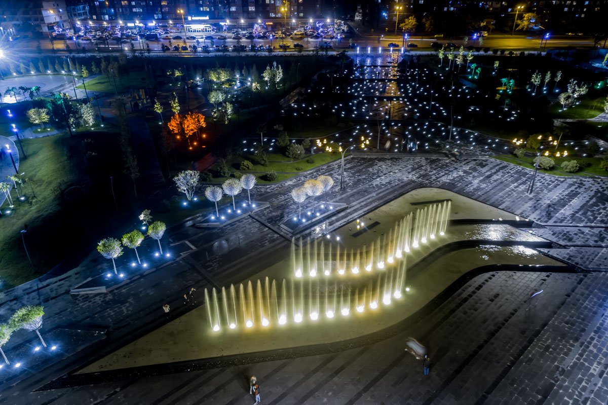 За песней фонтана можно наблюдать бесконечно долго За песней фонтана можно наблюдать бесконечно долго