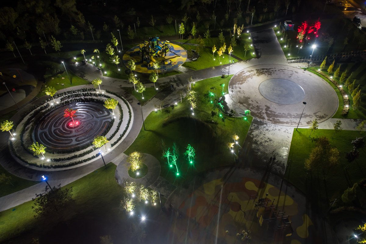 Вечером сквер утихает Вечером сквер утихает