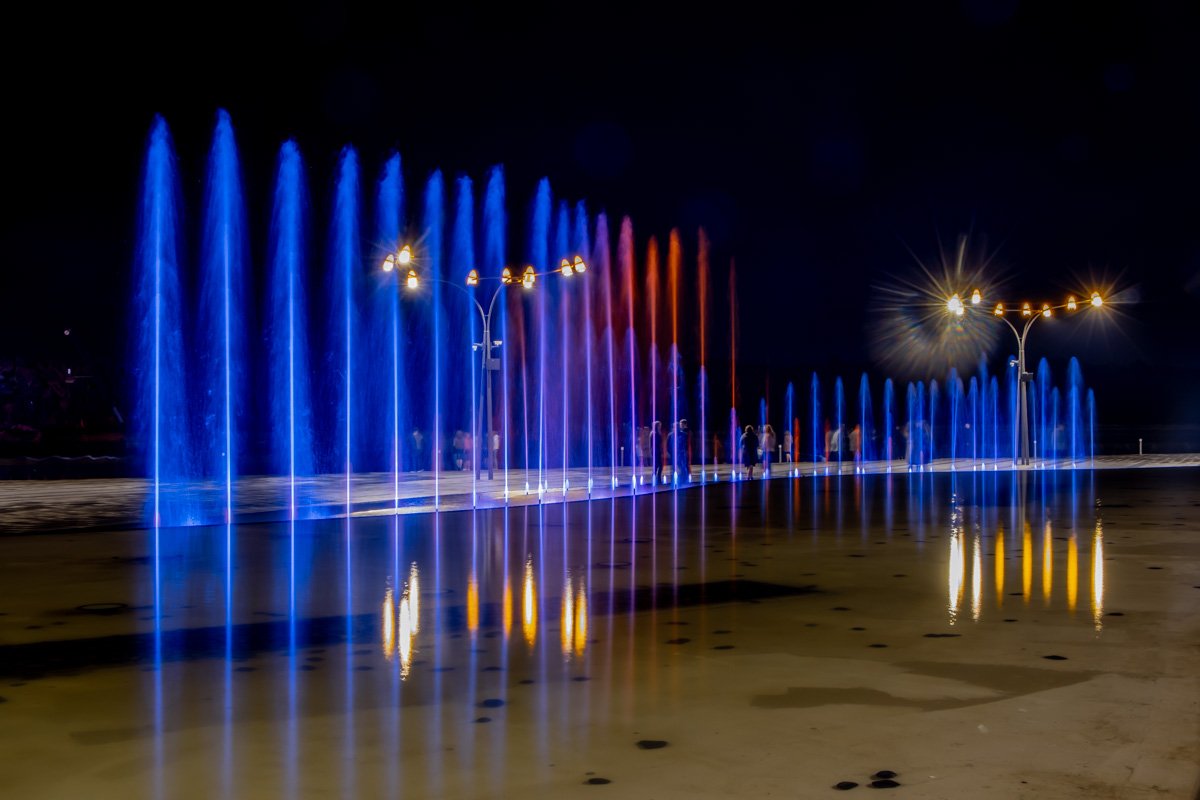 Город засыпает, впереди рабочая неделя Город засыпает, впереди рабочая неделя