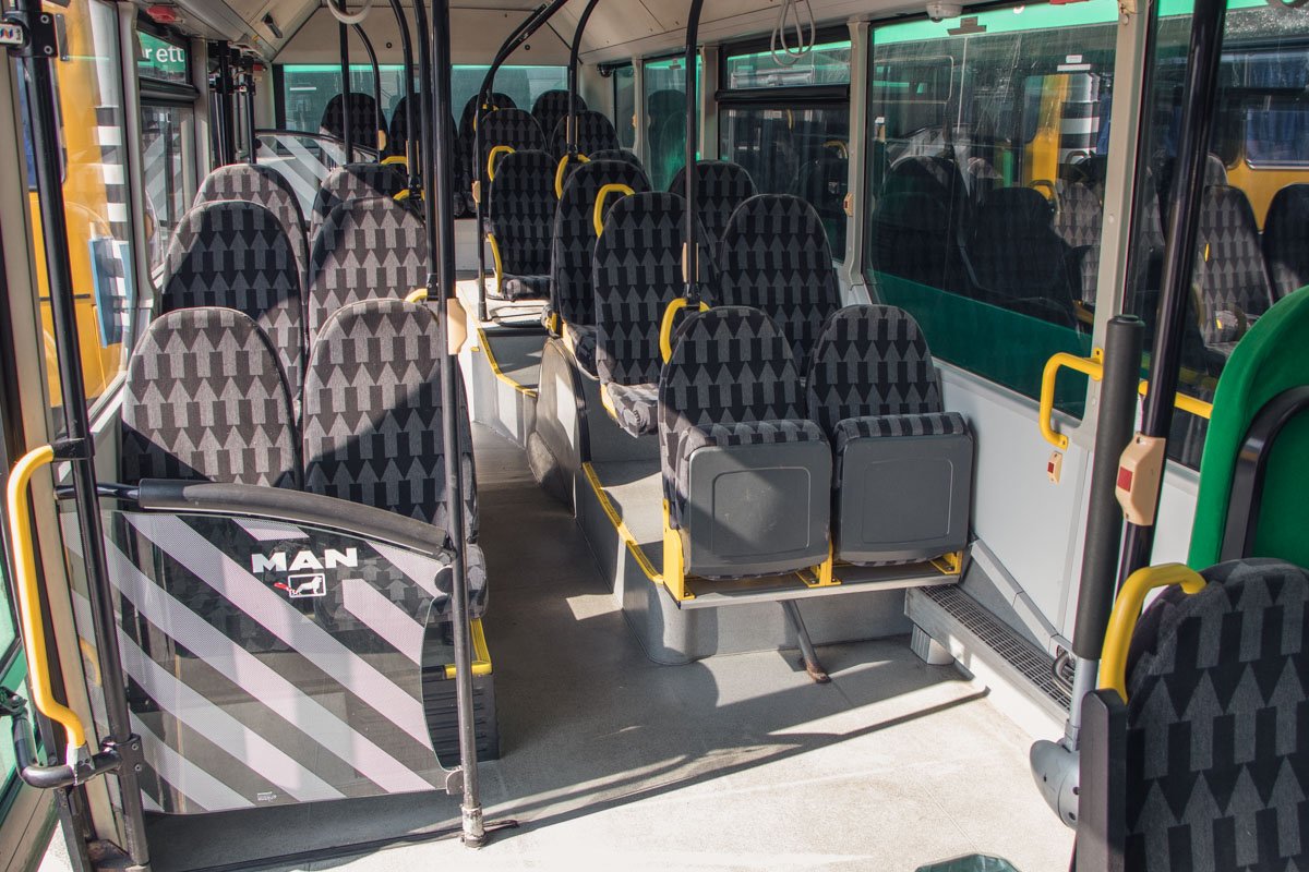 У автобуса большая вместимость 